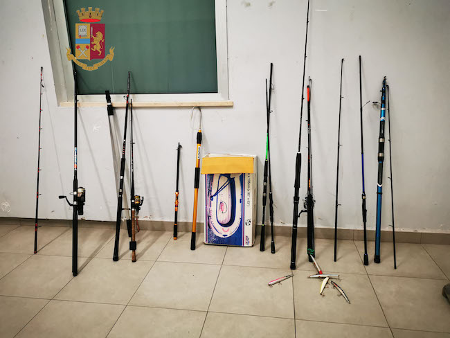 sequestro materiale porto turistico