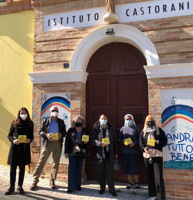 delegazione del Lions Club Giulianova con la vice sindaco Albani e la direttrice del Castorani Manuela Gasparrini