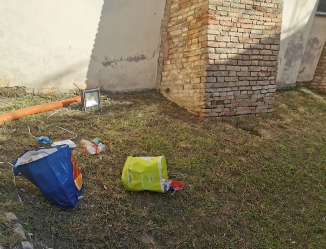 rifiuti siti archeologici