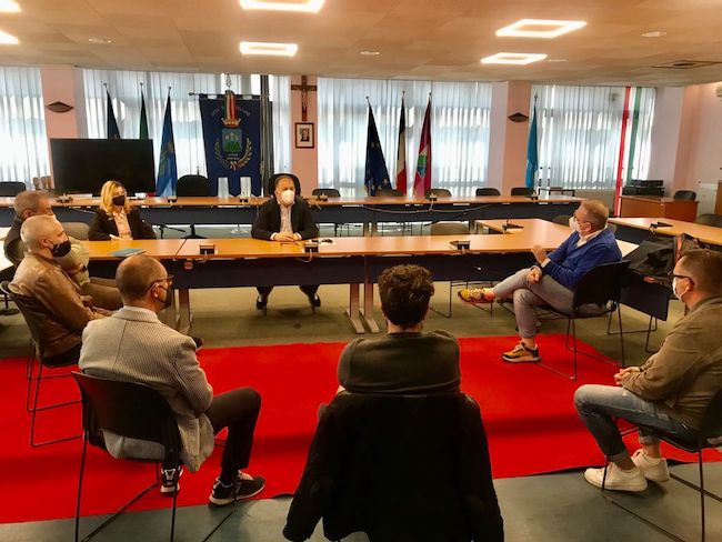 incontro de martinis commercianti