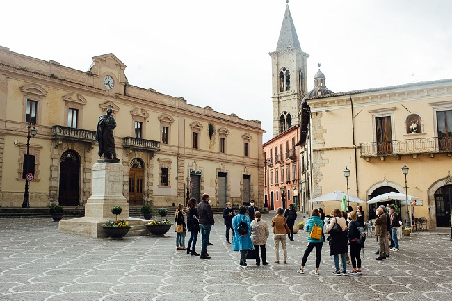 Teatro Aperto - Viaggio dietro alle quinte del Caniglia
