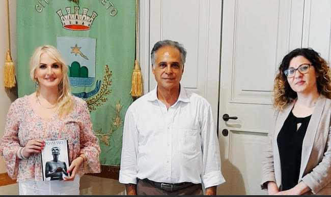 Consigliera Monica Brandiferri, artista Gianni Tarli e componente CPO Adele Mazzocchitti