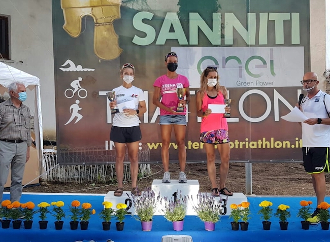 podio donne triathlon sanniti 2021
