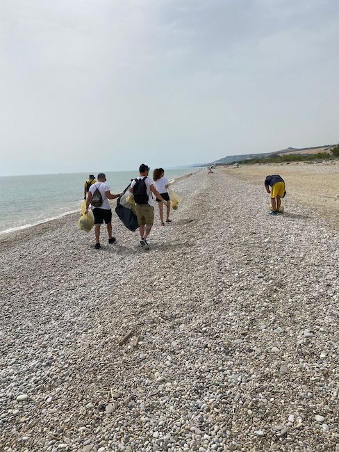 pulizia spiaggia Pineto