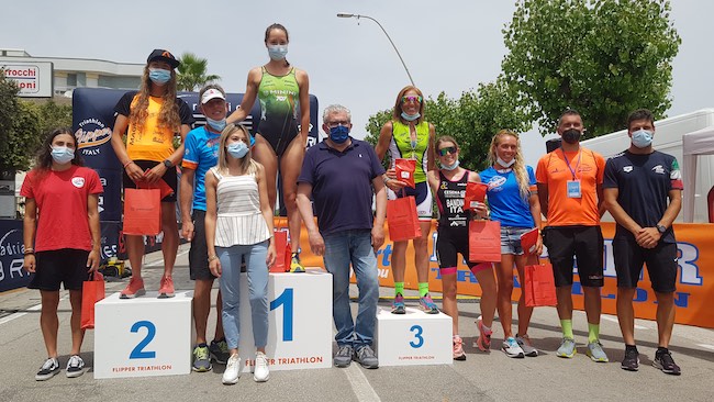 Triathlon Alba Adriatica podio femminile 2021