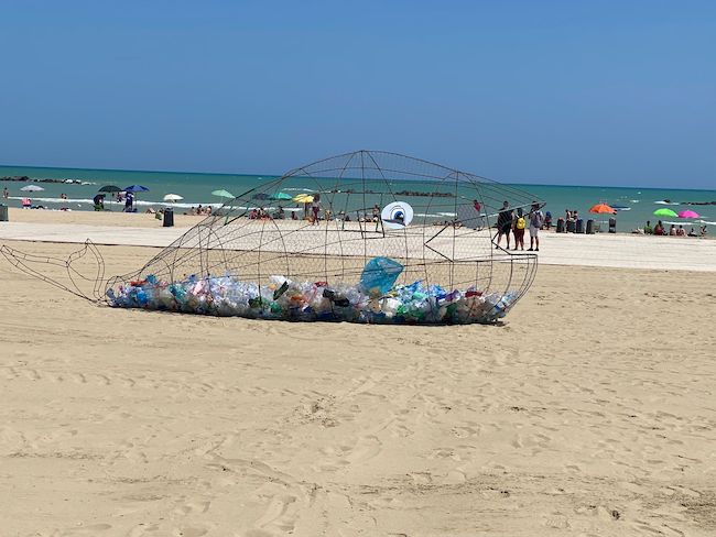 mostra trash people
