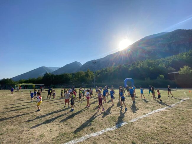 Bambini e giovani di allenamento sul campo ASD i lupi d'Abruzzo (1)