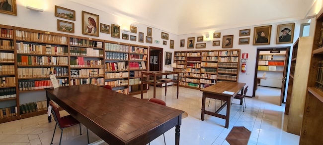 interno biblioteca bindi