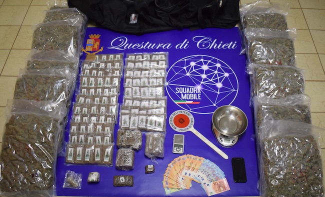 materiale sequestrato pescara