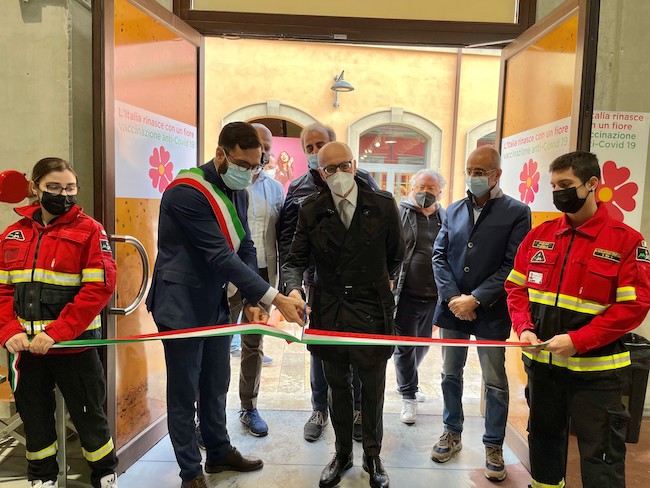 inaugurazione centro vaccinale