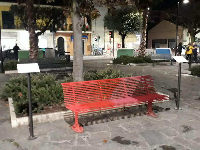 panchina rossa violenza