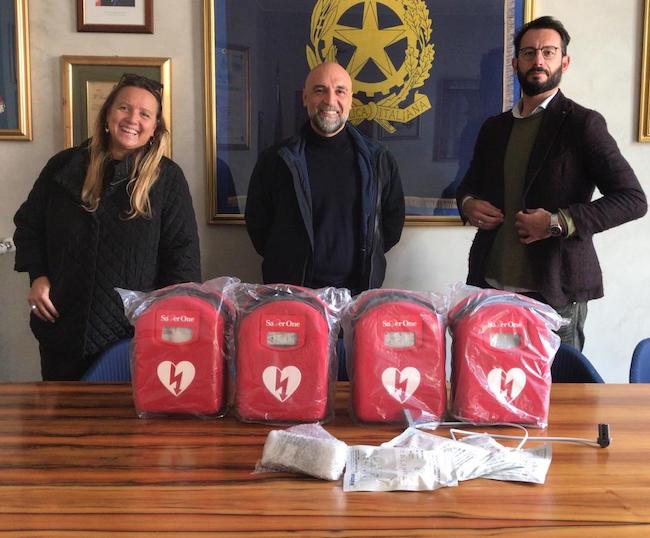 pompei e silli con defibrillatori