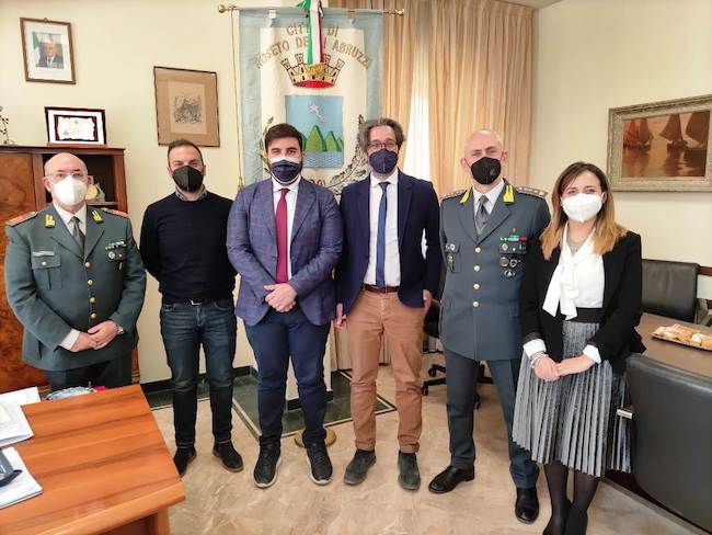 consegna chiavi caserma gdf roseto