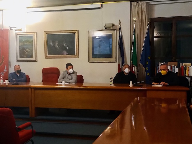 incontro tavolo verde