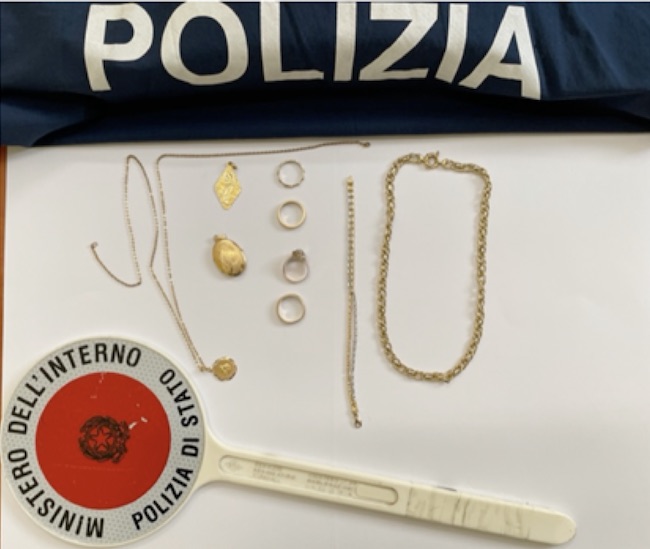 monili d'oro sequestrati