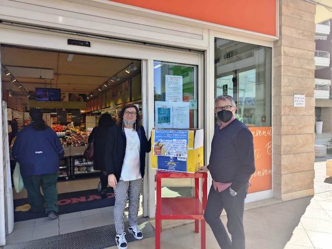 raccolta generi alimentari