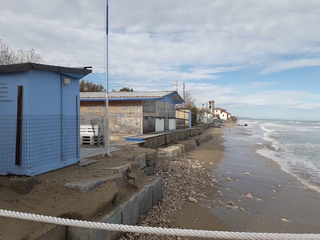 erosione costa silvi marina