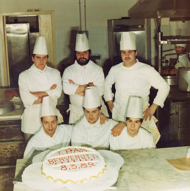 scuola alberghiera Villa Santa Maria 1989_Falconio al centro con la barba