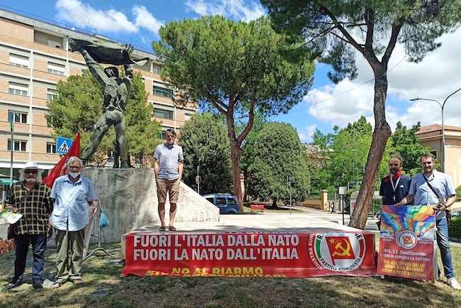 protesta rifondazione comunista 9 luglio teramo