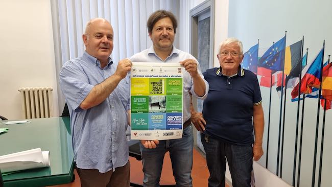 Si odono suoni tra le cime e il cielo