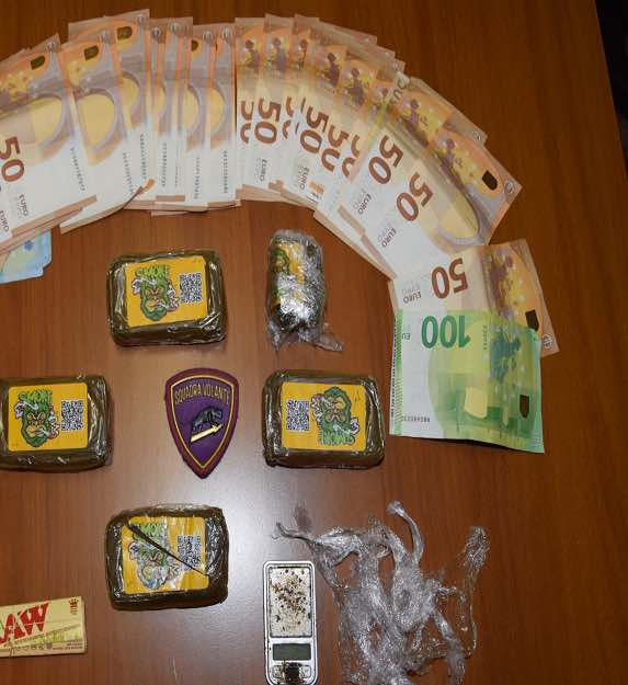 hashish banconote 4 ottobre 2022