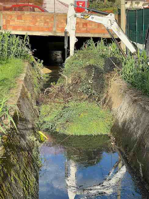 pulizia fosso bonifica alento est