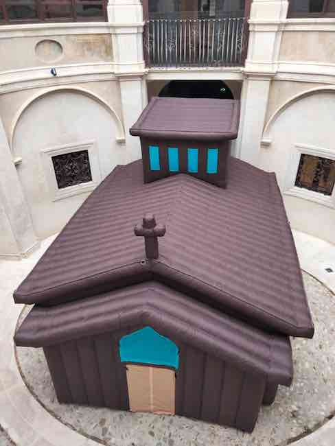 chiesa gonfiabile maxxi l'aquila