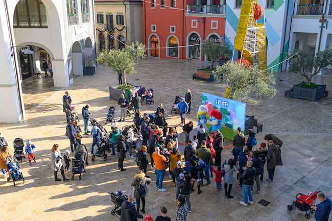 piazza centrale village outlet bambini famiglie