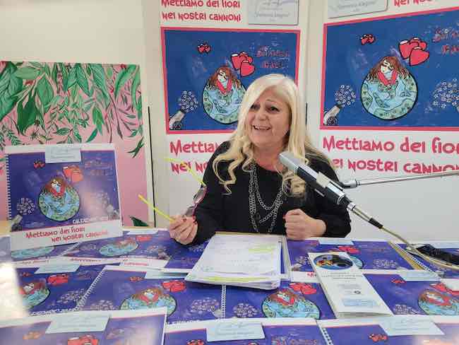 antonella allegrino durante diretta facebook