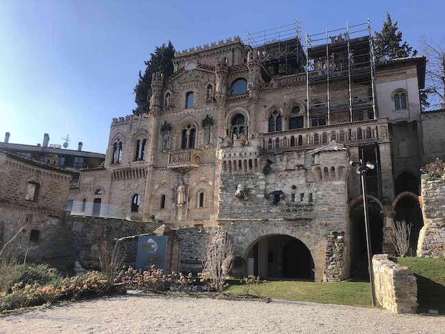 la casa delle meraviglie castello della monica esterno