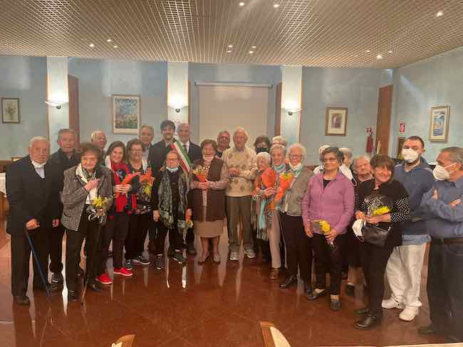 Festa 8 Marzo con il sindaco Masci e le nonne di Casa Albergo La Pineta