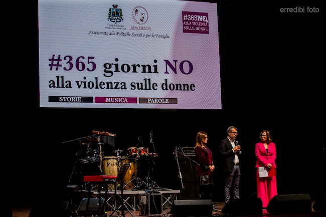Concerto di Nina Zilli a Pescara per dire no alla violenza sulle donne [FOTO]