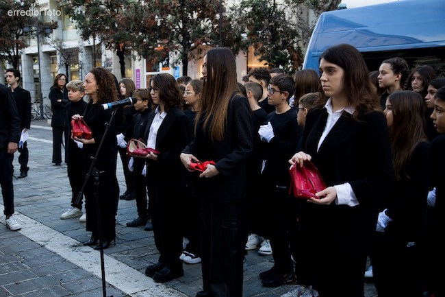 questo-non-e-amore-2023-06