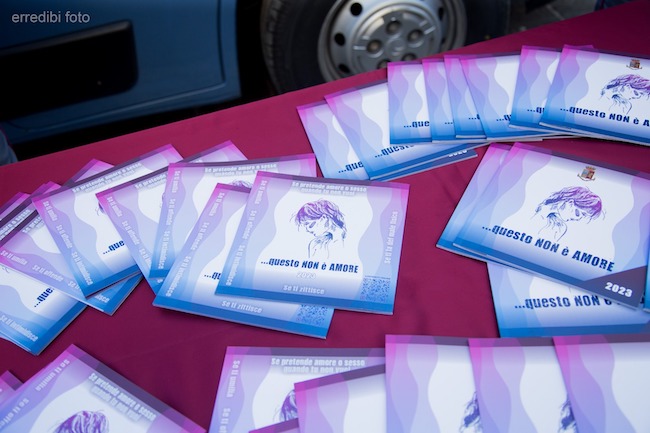 questo-non-e-amore-2023-07