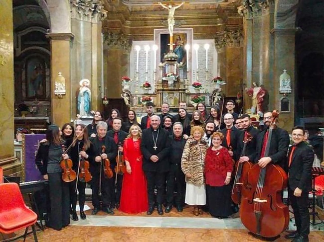 Vescovo e Orchestra a concerto di Natale