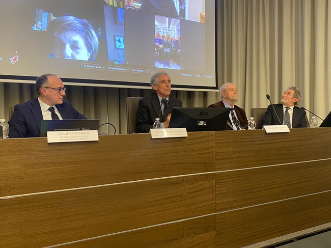 il tavolo dei relatori