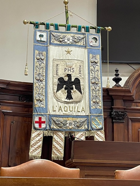 01 - Gonfalone Citta dell'Aquila (20APR24)