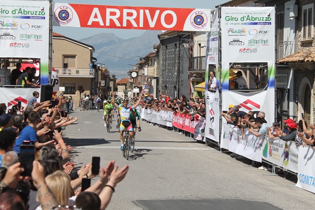 Giro d'Abruzzo Juniores 13042024 arrivo Mellano