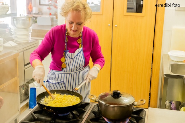 cuoca nonni fornelli cuoca nonni fornelli