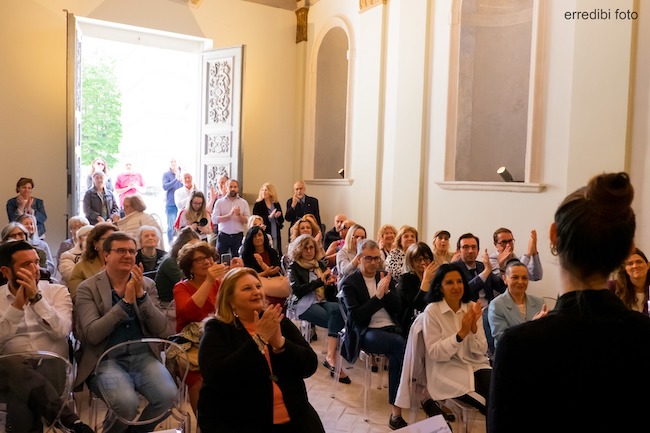 applauso apertura chiesa sant'anna