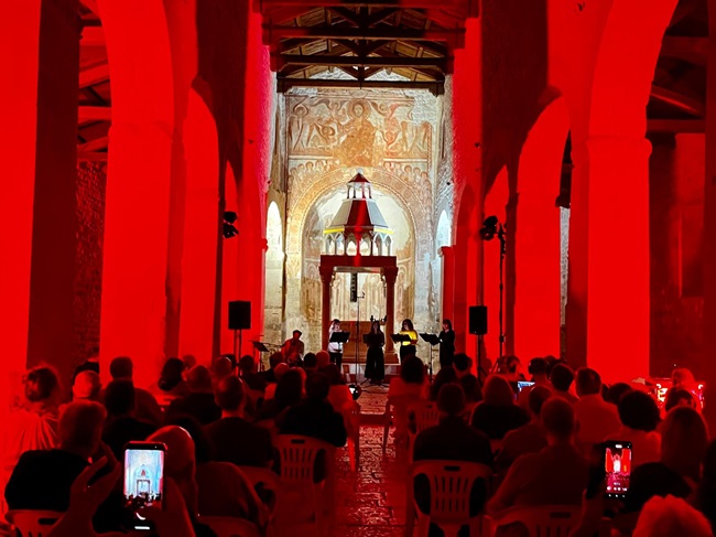 Concerto di Dimitri Grechi Espinoza e le soprano