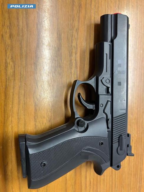 pistola giocattolo