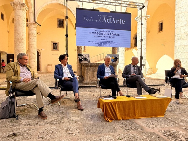 n momento della presentazione del libro IN VIAGGIO CON ADARTE