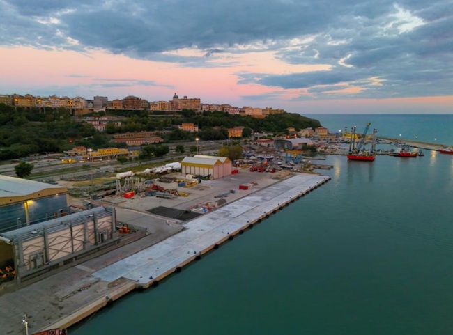 Porto Ortona banchina di Riva