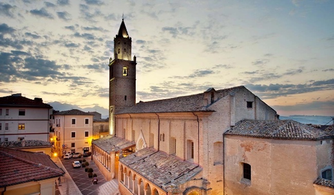 città sant'angelo notturno