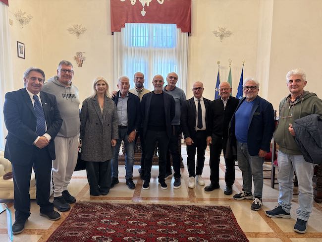 riunione via plastica spiagge pescara