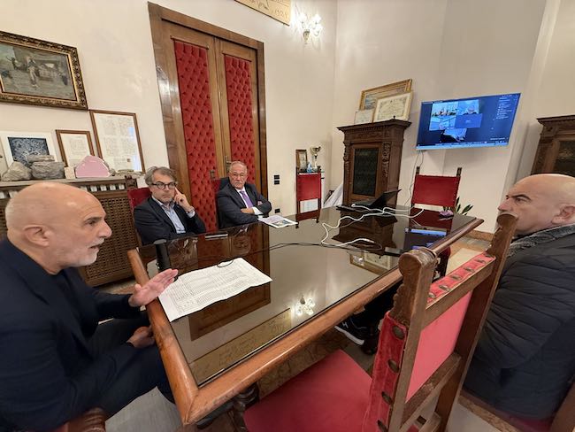 conferenza sindaco parcheggi