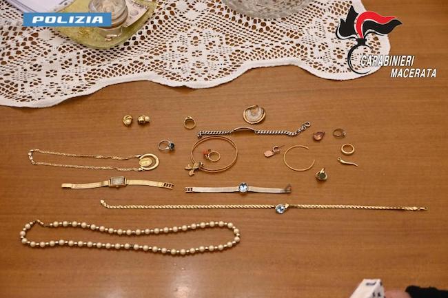 gioielli rubati 26 novembre 2025