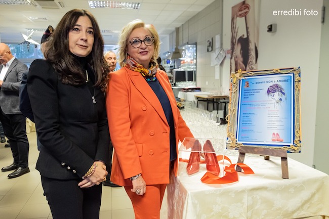 de-cecco-no-violenza-donne-1