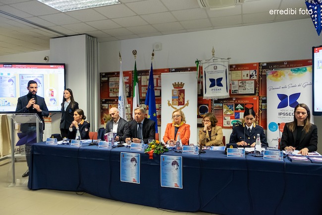 de-cecco-no-violenza-donne-3